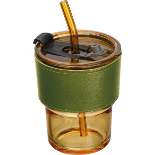 Farbiges Trinkglas mit Glasstrohhalm, gelb