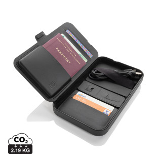 Swiss Peak Travel-Case aus RCS rec. PU mit 3-in-1-Charger, schwarz