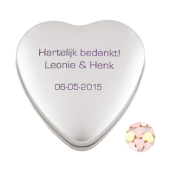 Herz-Blechdose 95 x 100 mm mit süßem Inhalt