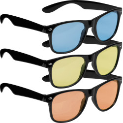 Sonnenbrille mit farbigen Gläsern Sonnenbrille mit farbigen Gläsern
