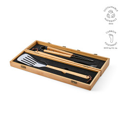 Turner Barbecue-Set aus Bambus. Mit Etui, Zange, Gabel und Spatel